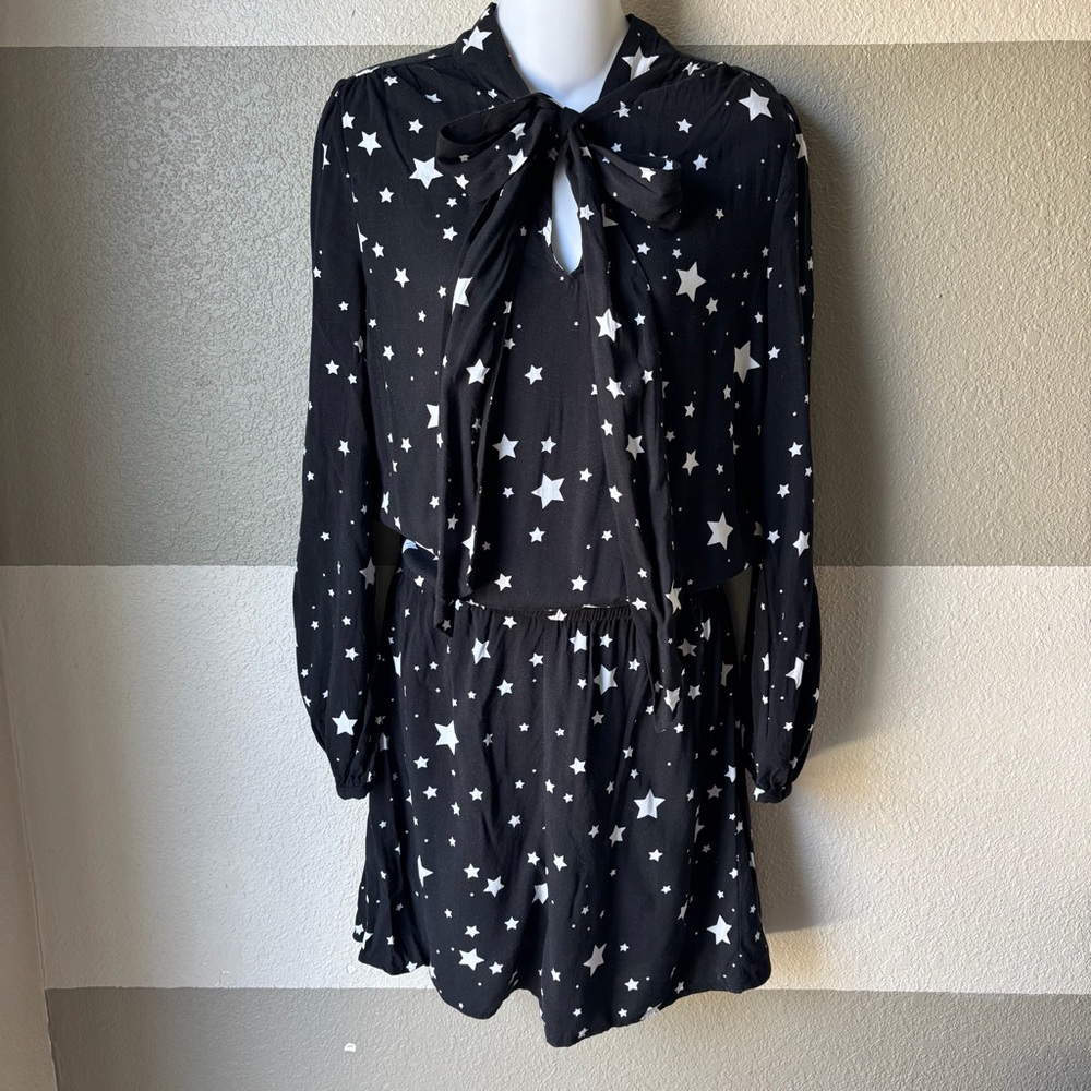 Belle + Sky Women’s Medium Shorts Romper Collared Neck Tie Black White Stars